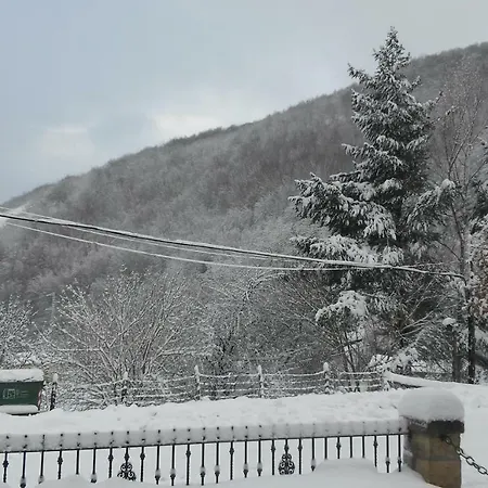 La Escuelona Apartment Pejanda