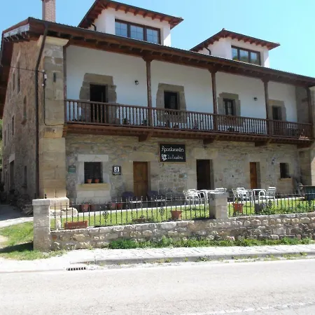 La Escuelona