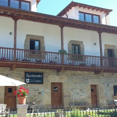 La Escuelona Apartment *